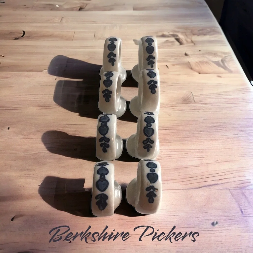 Pfaltzgraff Yorktowne Footed Napkin Rings Blue Hearts‎ set of 8